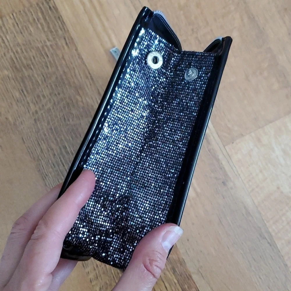 Guang Tong Metallic Silver Glitter Makeup Bag‎ with Lip Charm and Makeup Charms